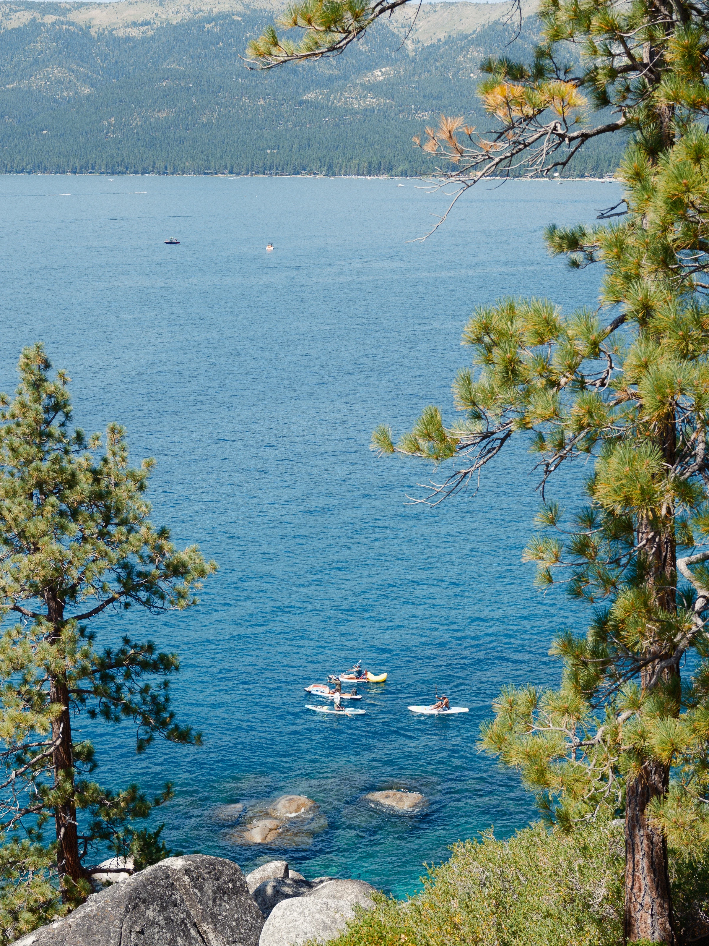 坐在 Tahoe 看湖